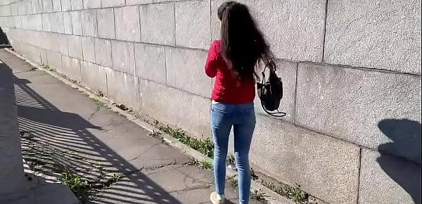  Girl pee in a public place